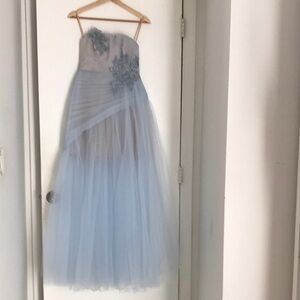 BCBGMAXAZRIA Elegant Blue Strapless Gown with Floral Appliqué SZ 2